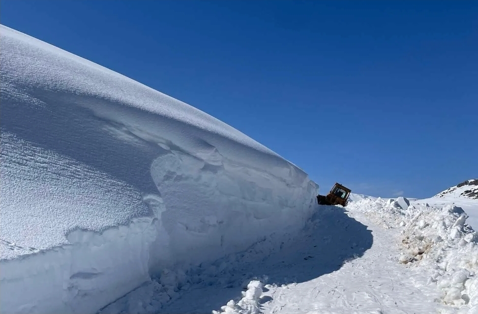 (ФОТО) Пробиен Царевец главната пречка на патот до Галичник, останува уште два дела за достапност