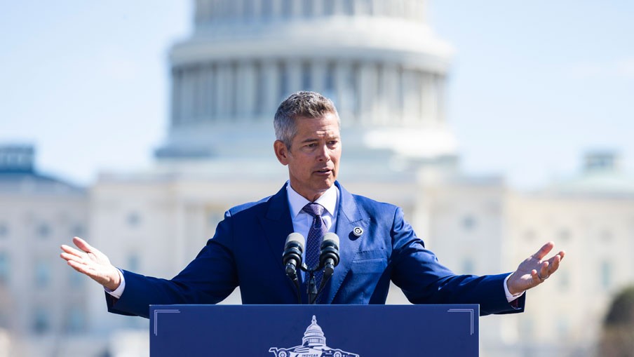 Америка воведува владино осигурување за бродови: План за слободен премин низ Ормускиот теснец