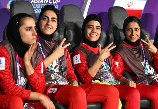 го повлекоа барањето за азил – Иранките се враќаат во Техеран