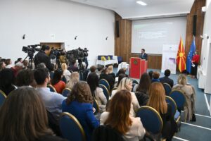 Гувернерот Славески: Младите сѐ порано почнуваат да користат финансиски услуги – финансиската едукација мора да биде дел од образованието