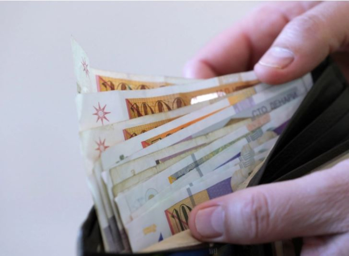 Минималната плата се зголемува за 1.667 денари согласно законското усогласување