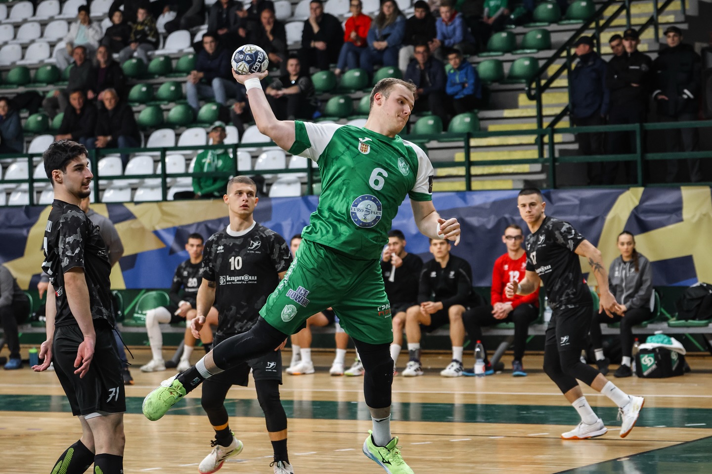 ПОЗНАТИ СОСТАВИТЕ: Алушовски направи две промени, Барса со најдобрите