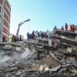 Две згради се урнаа во центарот на Истанбул по експлозија на гас