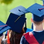 Од амфитеатар до кофа и џогер – меѓу дипломата и работното место нешто очигледно се изгуби