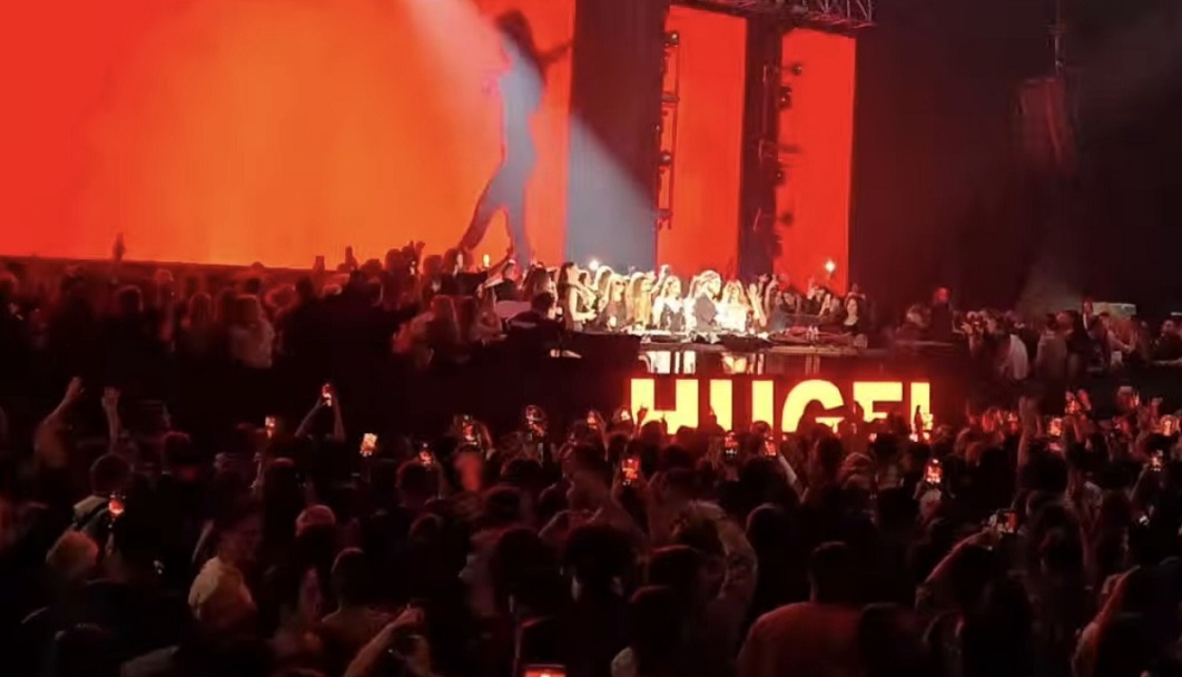 ФРАНЦУСКИОТ ДИЏЕЈ ХУГЕЛ СО СВЕТСКО ШОУ ГИ РАЗИГРА СКОПЈАНКИ