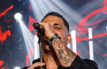 Фотографија што предизвикува тага: Дарко Лазиќ по семејна трагедија се засолни овде