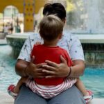 Марија Шерифовиќ призна дека нејзиниот син е толку залепен за неа, што не може да оди ниту во тоалет