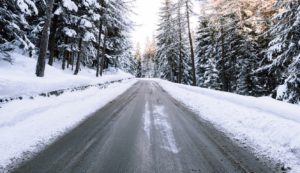 Остатоци од снег на планинските превои, нема пречки во сообраќајот