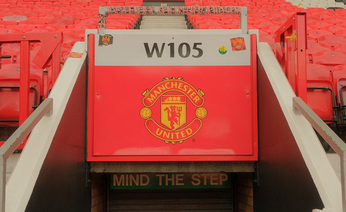 Манчестер јунајтед има огромни проблеми и со финансиите – должи многу пари!