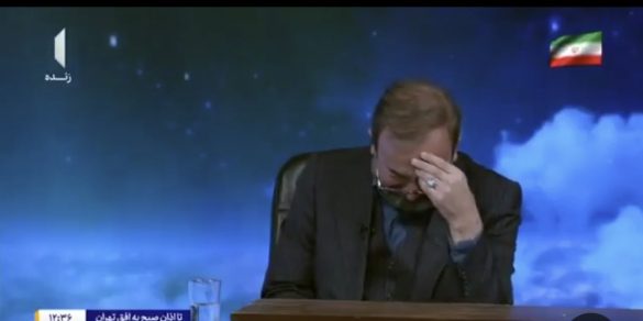 (ВИДЕО) Телевизиски водител се расплака додека објавуваше за смртта на Хамнеи