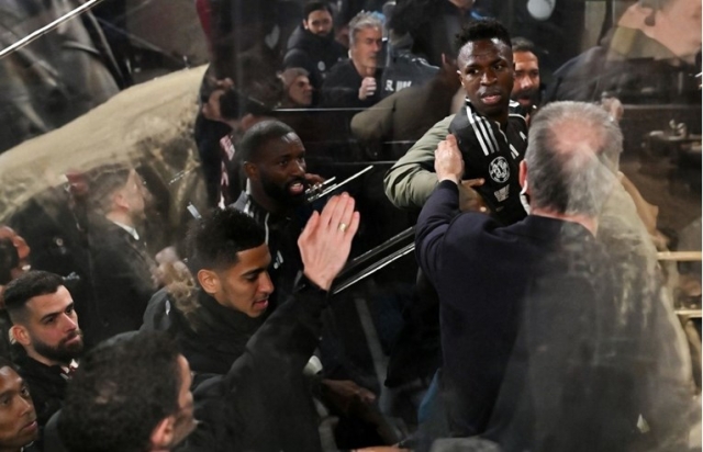 Винисиус не може да биде мирен, сакаше да се тепа по мечот во Манчестер! (ВИДЕО)