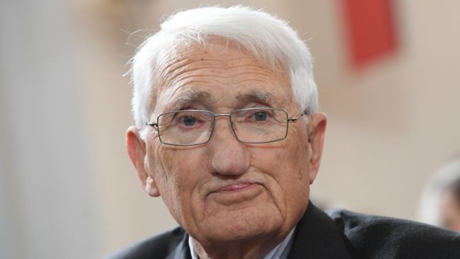 ПОЧИНА ГОЛЕМИОТ ГЕРМАНСКИ ФИЛОЗОФ ЈИРГЕН ХАБЕРМАС