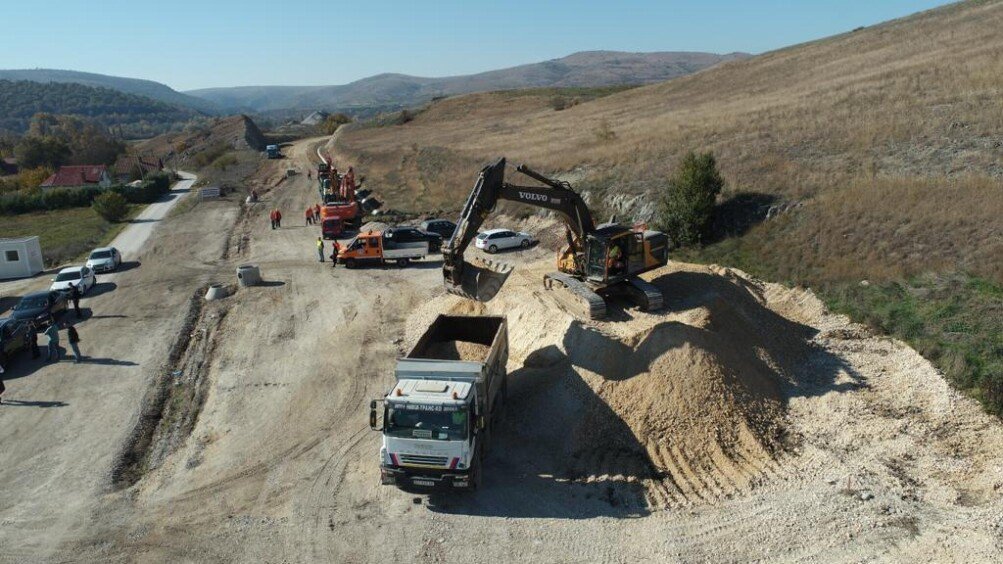 Експерти од Македонија и Србија од „Државни патишта“ добиваат месечни хонорари од 13.000 до 25.000 евра за изградба на коридорите 8 и 10