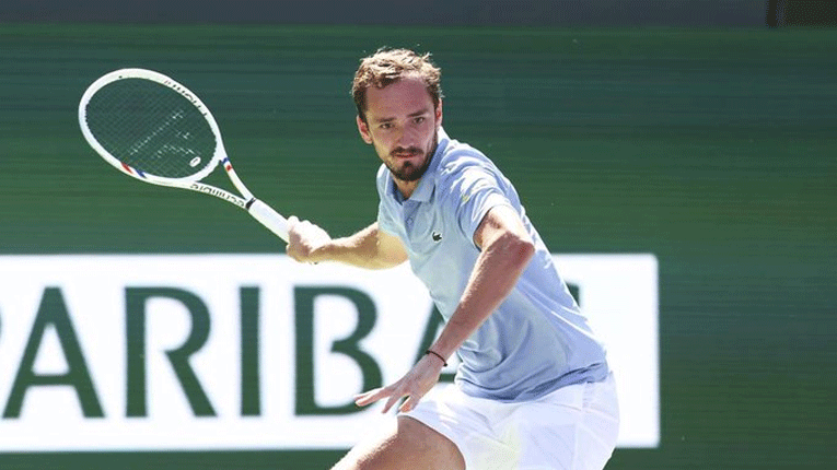 Медведев му го нанесе првиот пораз на Алкарас годинава