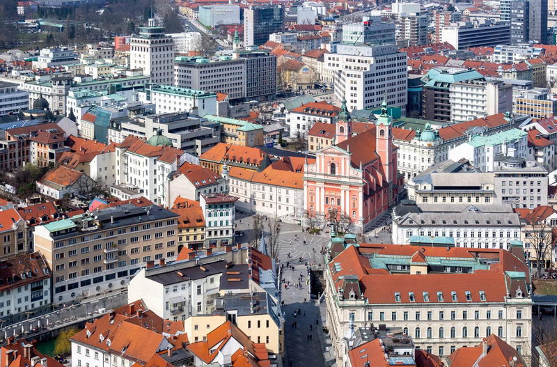 Движењето за слобода на словенечкиот премиер Голоб во тесно водство пред десничарската СДС на Јанша