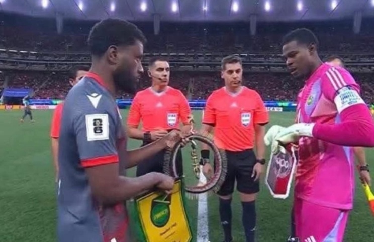 Одби подарок од ривал поради страв од црна магија!