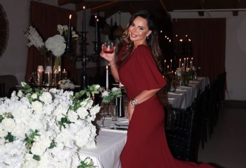 Соња Вуксановиќ со гала забава за својот јубилеј: Поранешната на Аца Лукас во тесен фустан, наздравува и танцува