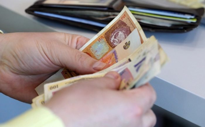 ДЗС: Просечната месечна исплатена нето-плата во јануари 46.617 денари, а просечната бруто-плата по вработен изнесувала 70.066 денари