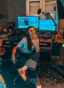 Тамара Стојковска најавува нова песна – впечатлива објава од студио што ги разбуди фановите