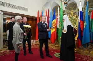 Патријархот Кирил доби награда за емисијата „Словото на пастирот“