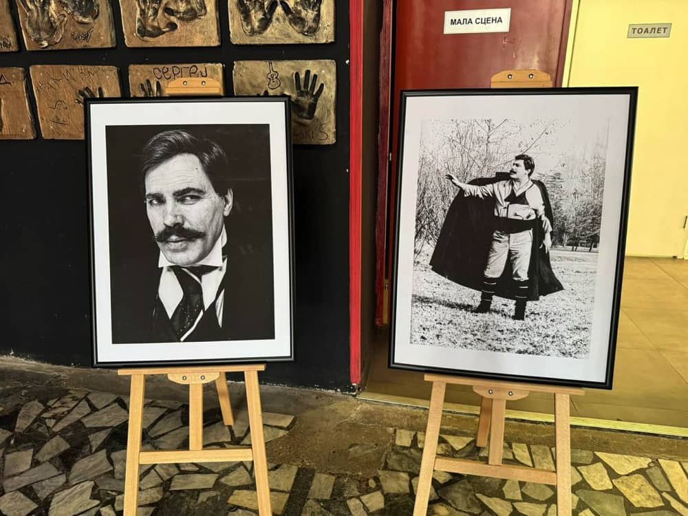 Фотографии од филмски и театарски улоги на Дарко Дамевски во Театар Комедија