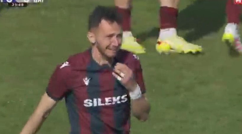 Фудбалер на Силекс се расплака поради црвен картон против Вардар (ВИДЕО)