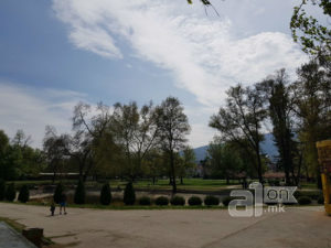 Времето ќе биде променливо облачно со сончеви периоди, температури до 16 степени