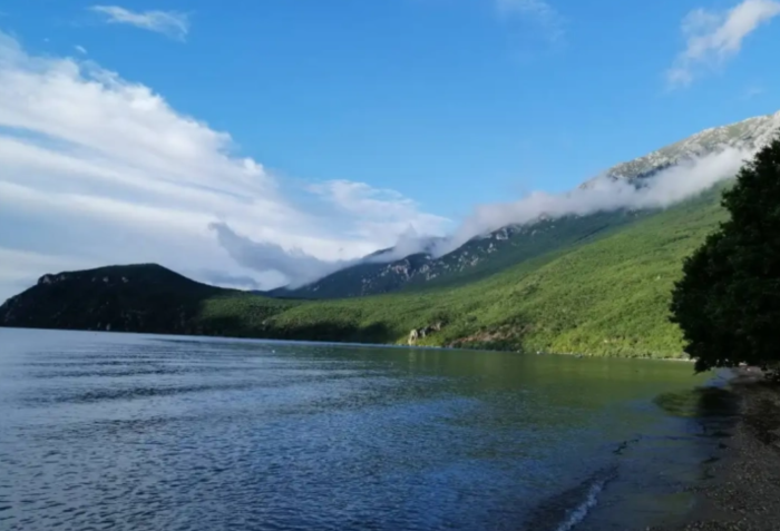 Променливо облачно со сончеви периоди