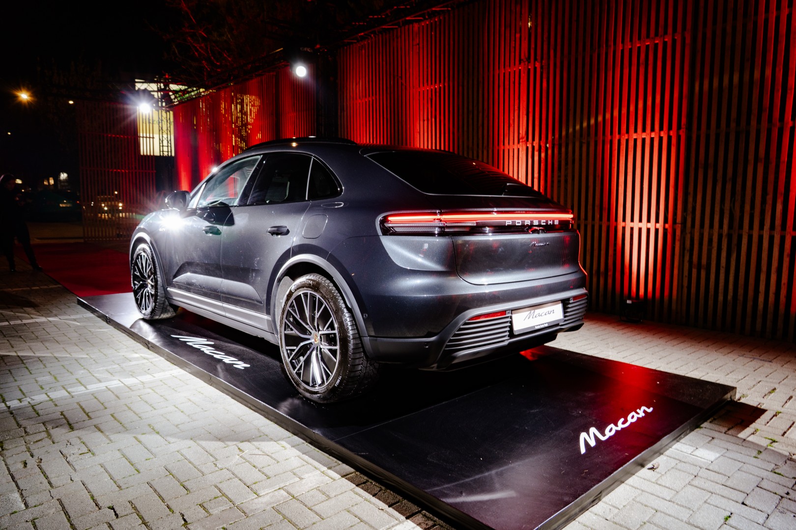 Електрична елеганција и шпански ритам: Промоција на новиот Porsche Macan