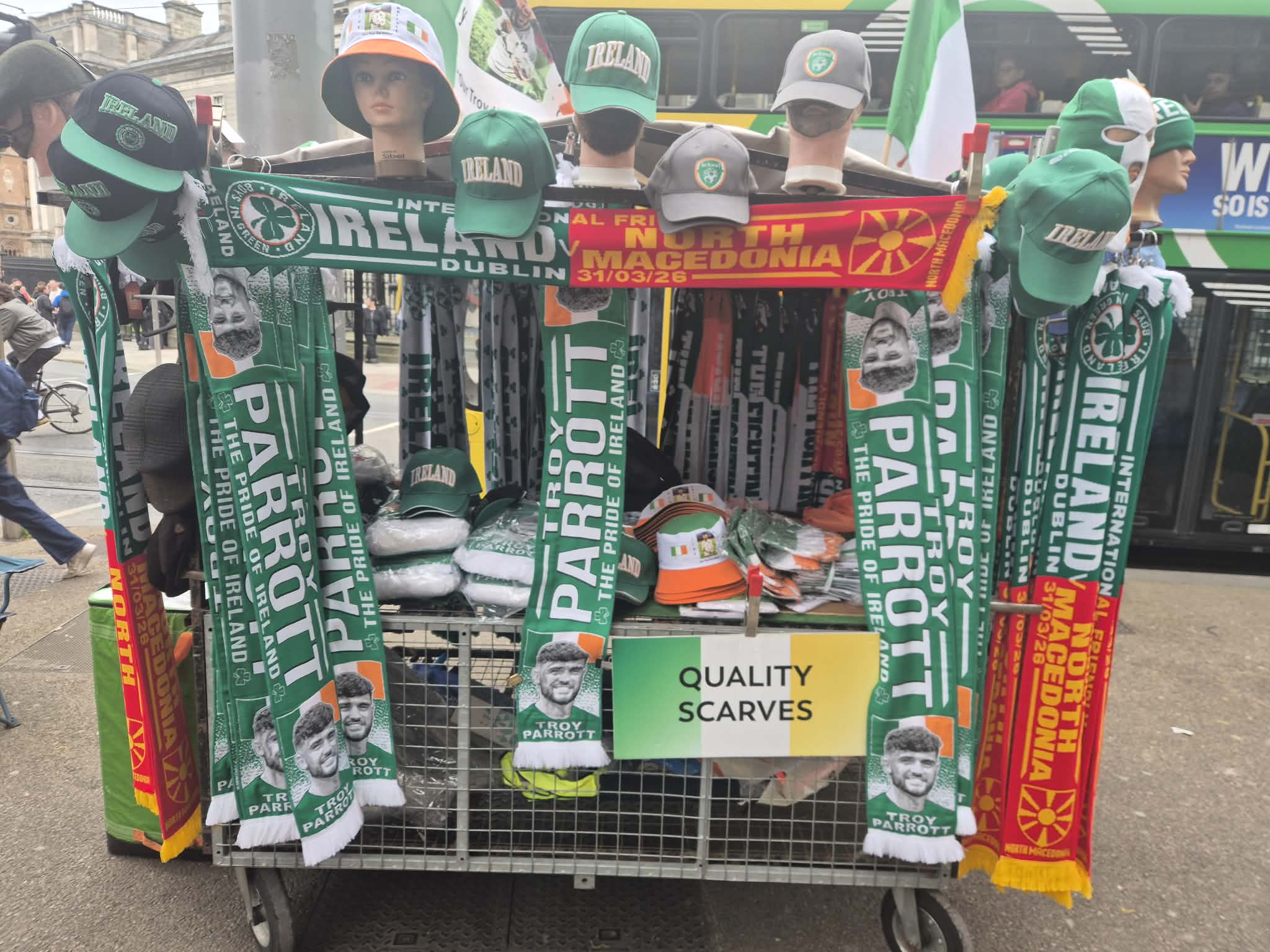 И ние не сме „Северна“, исто како и вие: Ирците сфатија, шаловите останаа непродадени (ФОТО)