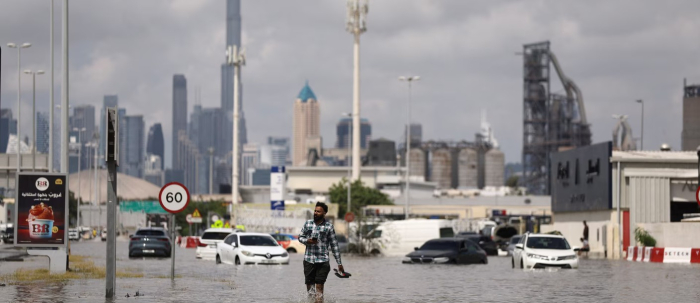 Обилните дождови предизвикаа поплави во повеќе градови во ОАЕ