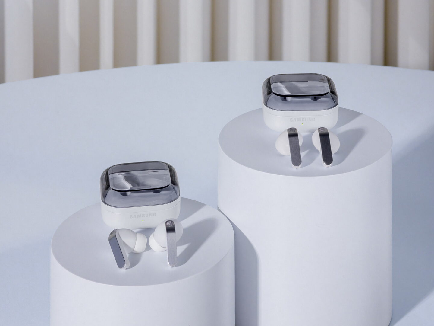 Слушалките Galaxy Buds4 и Buds4 Pro пристигнаа со сосема нов дизајн и подобар звук