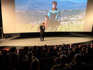 Премиера на македонскиот филм во Брисел: „Диџеј Ахмет“ ја воодушеви европската публика