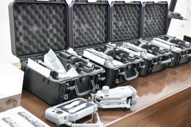 Британската амбасада во Приштина донираше две возила и 16 дронови на косовската полиција