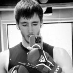 (Фото) Каков фраер е синот на Харис Џиновиќ: Кан се набилда и пушти брада, ги остави жените без зборови