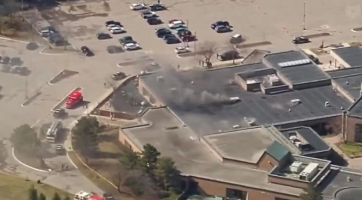 Вооружен маж е убиен откако со возило влетал во синагога во Вест Блумфилд, во околината на Детроит