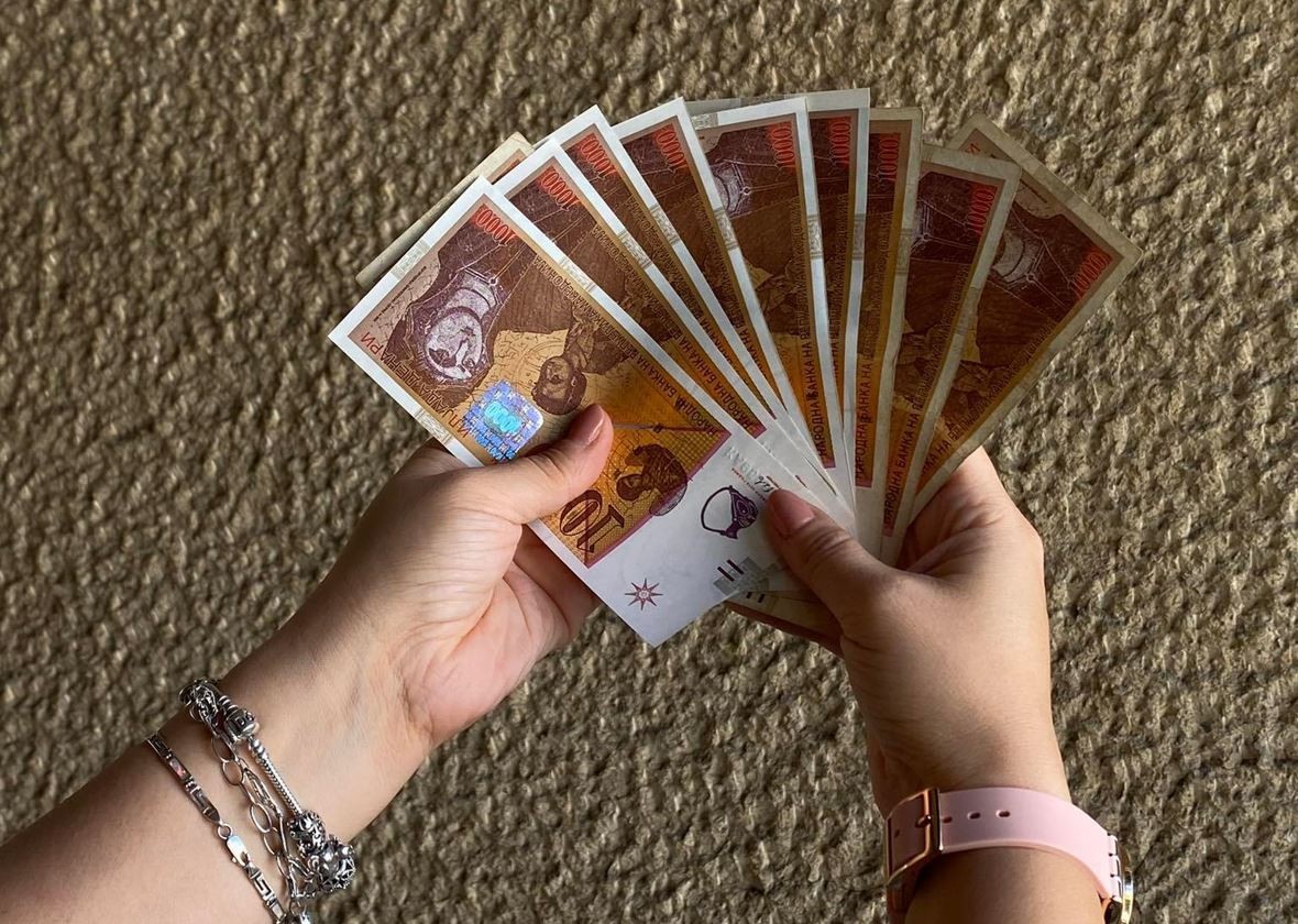 НОВ РАСТ НА  ЗАДОЛЖЕНОСТА И ШТЕДНИТЕ ВЛОГОВИ - депозитите на домаќинствата растат со поголемо темпо