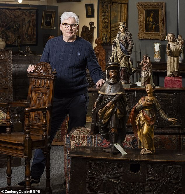 Извонредна колекција на мебел од даб со предмети што датираат од 1500-тите години се продава за 1 милион евра