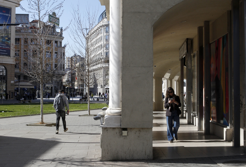 Променливо облачно со повремен дожд