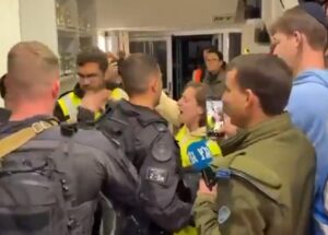 (ВИДЕО) Израелка го нападна министерoт за национална безбедност: Вие сте еврејски нацист, носите само смрт!