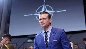 Американскиот министер за војна повика на молитва за војниците во операцијата против Иран