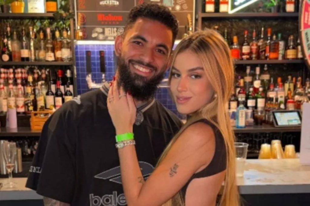 Даглас Луиз бргу ја заборави најубавата фудбалерка на светот и има нова девојка! (ФОТО)