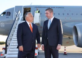 Мицкоски на политичко-економска посета во Република Унгарија на средба со Орбан и обраќање на бизнис форум