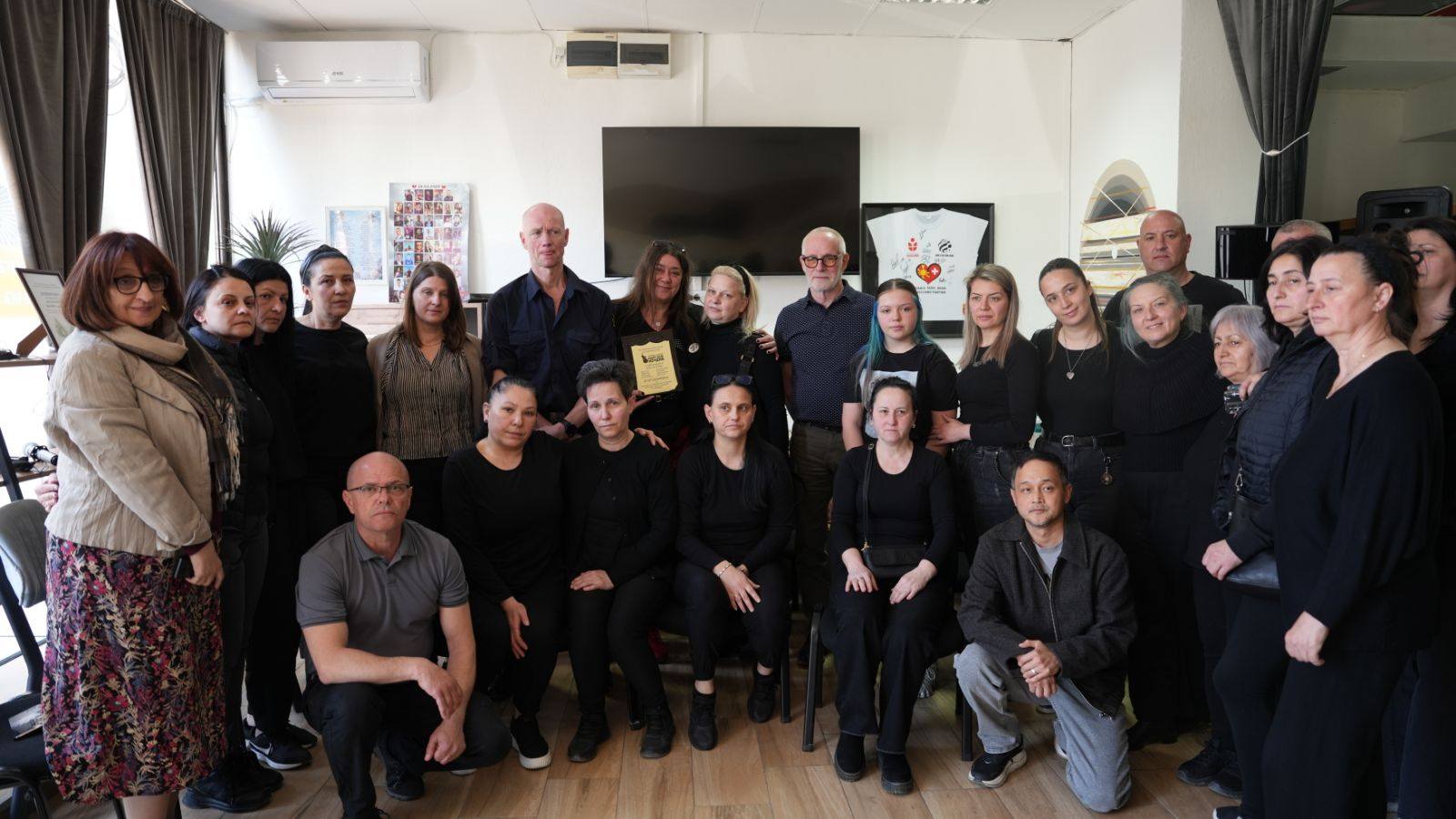 Родителите на загинатите  од Кочани се сретнаа со тимот од Шведска кои имаат преживеано  иста трагедија