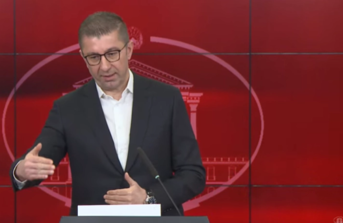 Мицкоски утре во Охрид на започнување на реконструкција на аеродромот