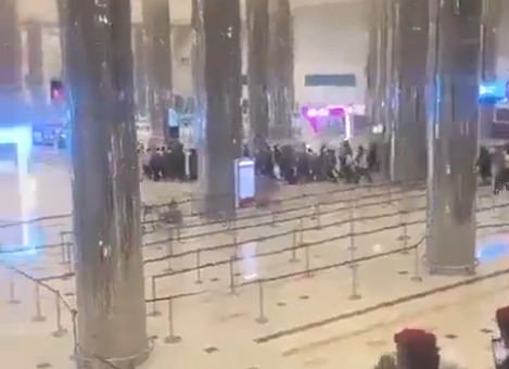 (Видео) Хрват од Дубаи: Во засолниште сме, не знам што ќе биде понатаму