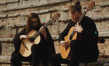 Моќната композиција “Waves” инспирирана од Охрид го најавува деби албумот на гитарското дуо “Дениција” кој звучи светски