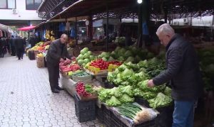 Пиперки 290, домати нема под 250 денари – „експлодираа“ цените на пазарите!