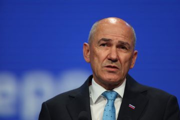 Словенија гласа на неизвесни избори: Голоб и Јанша речиси израмнети