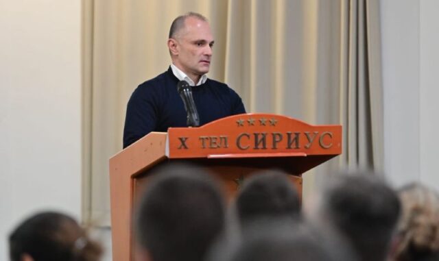 Филипче: Буџетската дупка е околу 2 милијарди евра, компаниите затвораат поради долгови